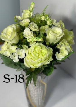 Штучний букет S-18, Троянди, мускарі, орхідеї та лобелія  