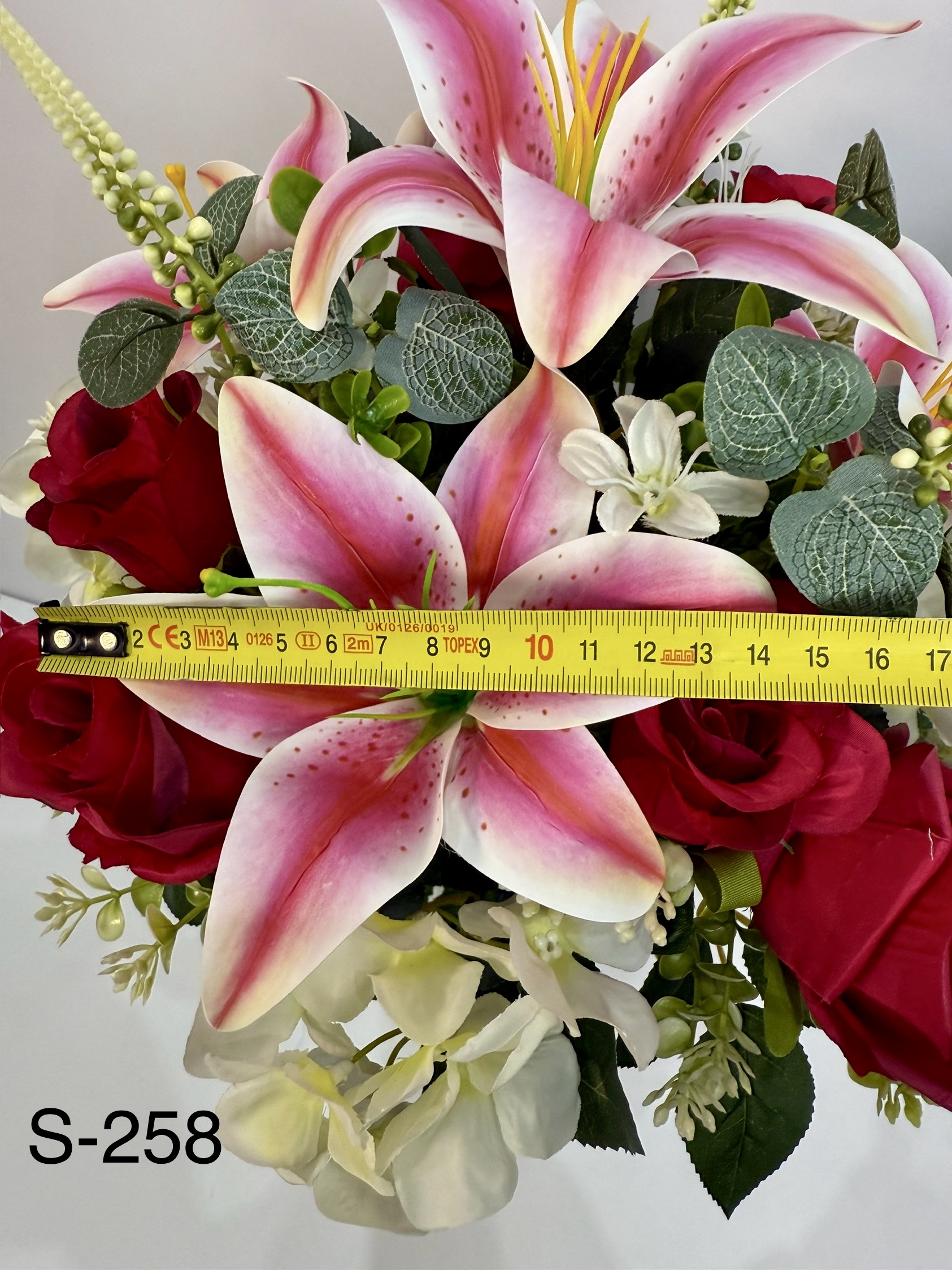 Штучний букет S-258, Троянди, лілії та гіпсофіли Штучний букет S-258, Троянди, лілії та гіпсофіли