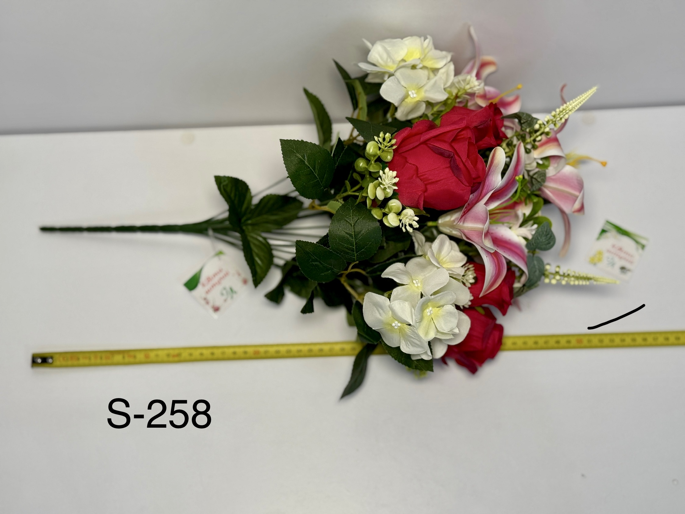 Штучний букет S-258, Троянди, лілії та гіпсофіли Штучний букет S-258, Троянди, лілії та гіпсофіли