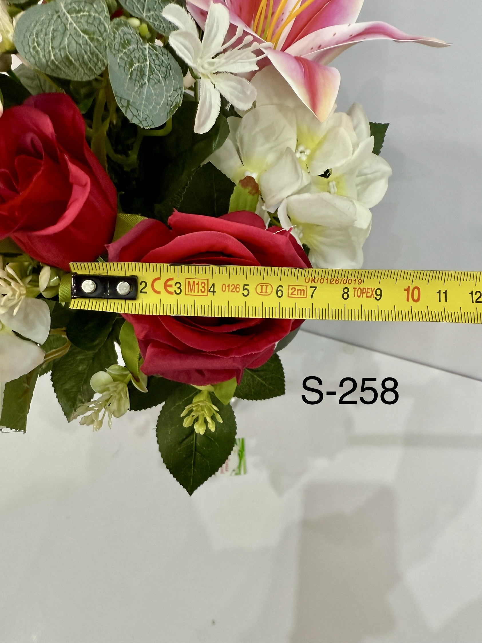 Штучний букет S-258, Троянди, лілії та гіпсофіли Штучний букет S-258, Троянди, лілії та гіпсофіли