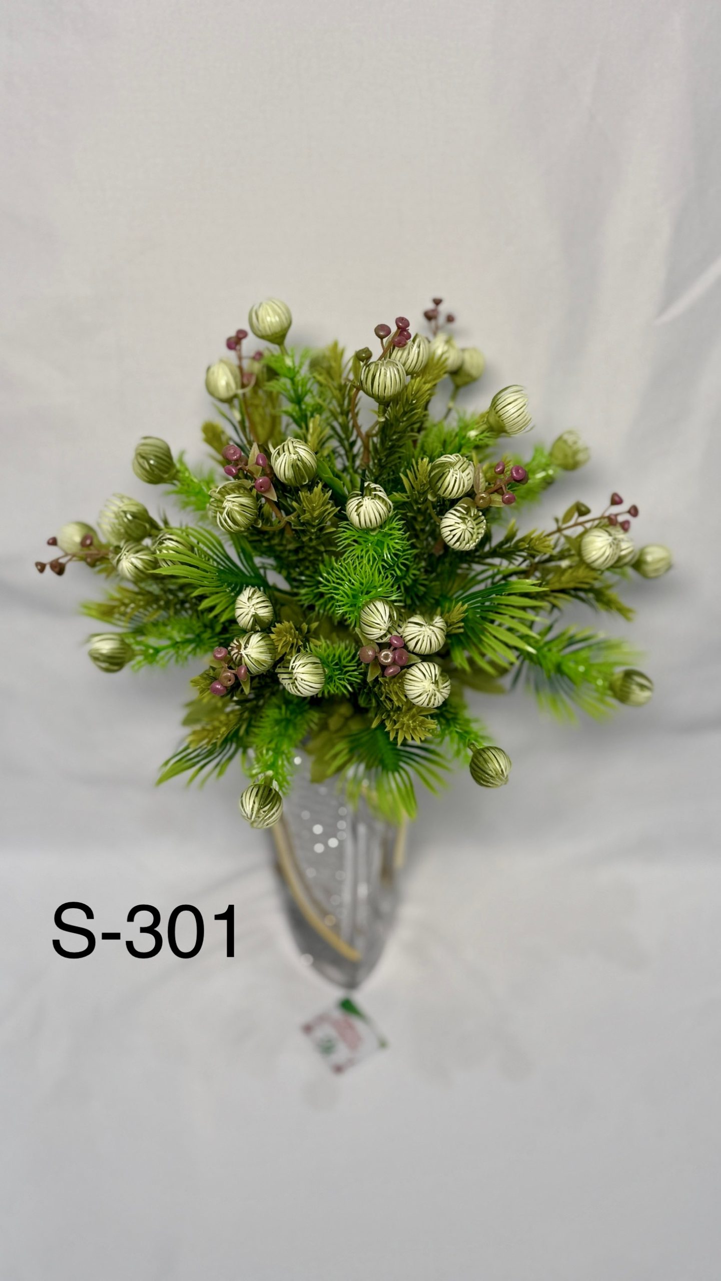 Штучний букет S-301, Протеї з пластиковим декором