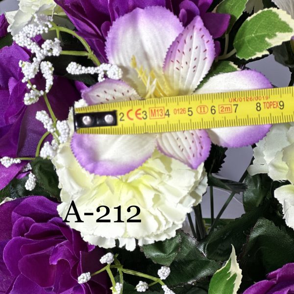 Штучний букет A-212, Бутони троянд із гвоздиками  