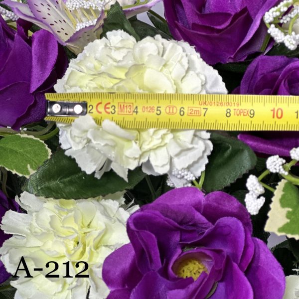 Штучний букет A-212, Бутони троянд із гвоздиками  