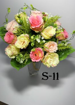 Искусственный букет S-11,Розы с пластмассовыми украшениями  