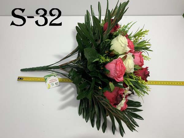 Искусственный букет S-32, Букет роз с пластмассовыми украшениями  