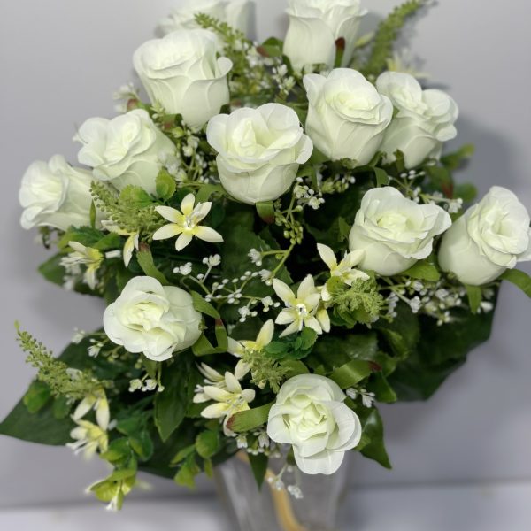 Искусственный букет S-45, Розы в бутонах и белые полевые цветы  