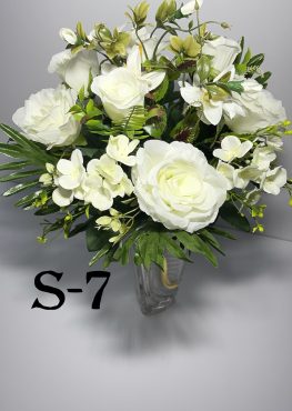 Искусственный букет S-7, Розы с плюмериями и пластмассовыми украшениями  