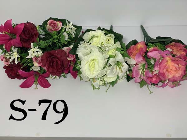 Штучний букет S-79, Бутони троянд та лілії  