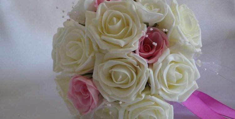 Преимущества и недостатки букета невесты из искусственных цветов