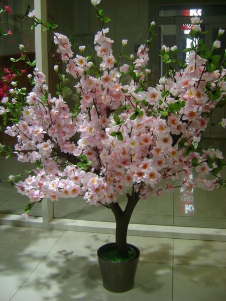 Сакура живая купить. Искусственная Сакура в горшке. Дерево Сакура из искусственных цветов. Искусственные цветы Сакуры для интерьера. Искусственные цветы и кустарники.