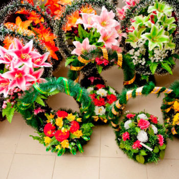 Венки ритуальные искусственные цветы 110см